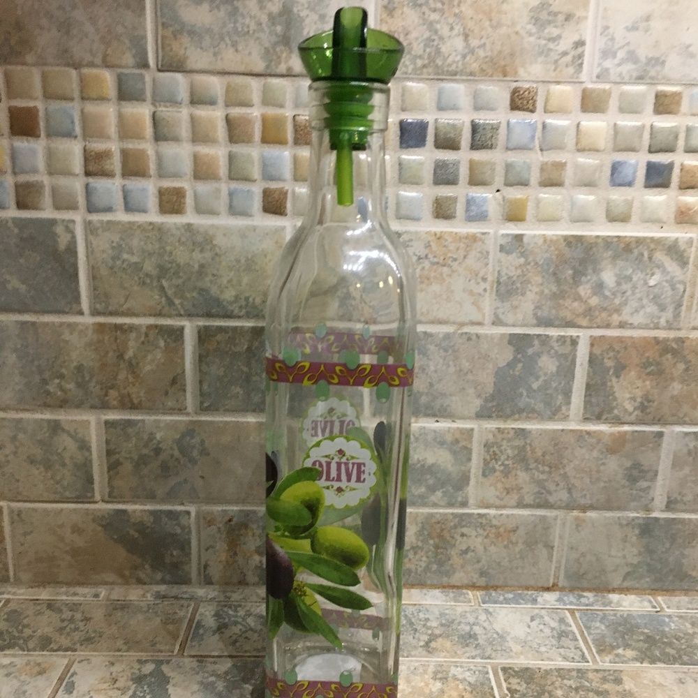 NWOT Olive oil bottle with pourer